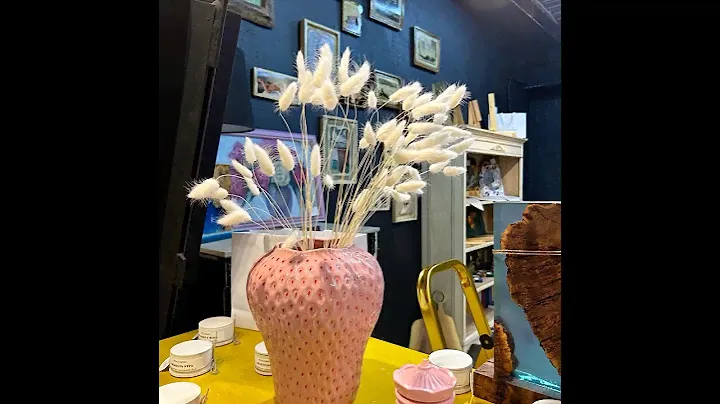 Ваза. Vase. Florero. 花瓶. फूलदान. Клубника. Strawberry. Fresa. 草莓. स्ट्रॉबेरी.